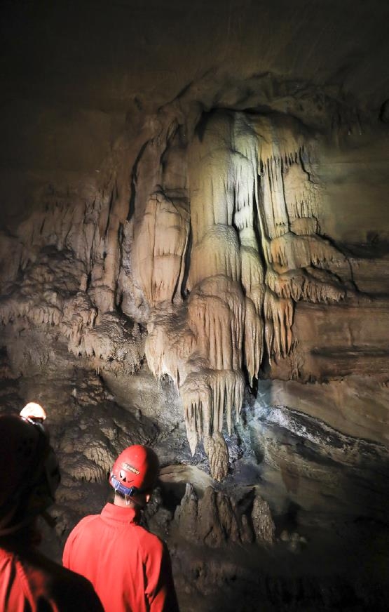 기기묘묘한 동굴 내부.
