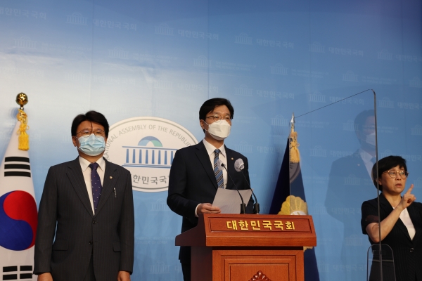 대전의료원 조속한 예비타당성조사 통과를 촉구하는 대전 국회의원들. [사진=장철민 의원실 제공]