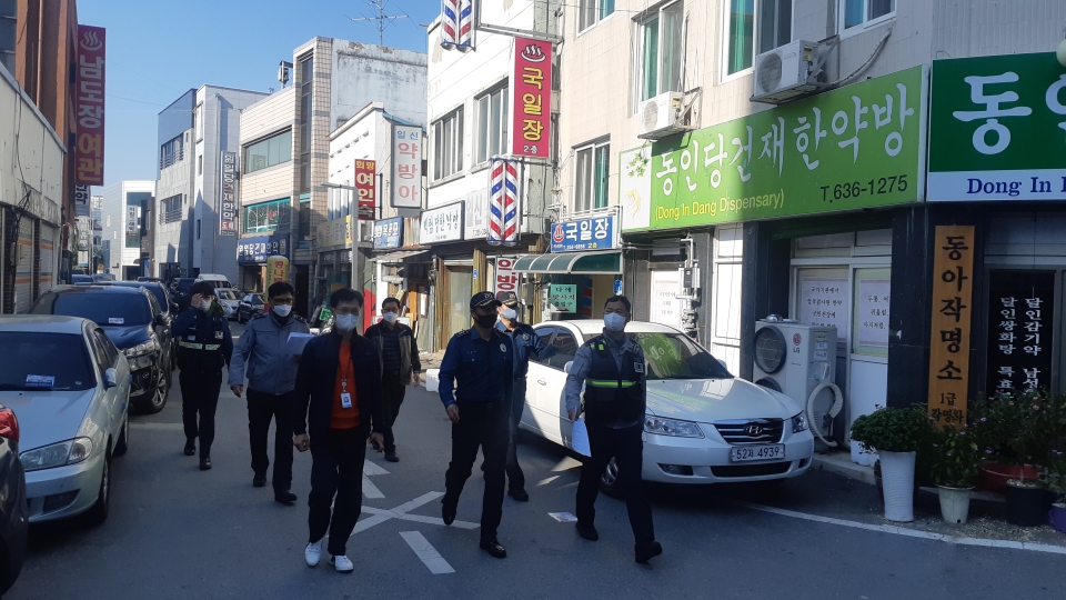 대전동부서가 대전역 주변 성매매 방지와 호객행위 근절 캠페인을 벌이고 있다 (사진제공=대전경찰청)