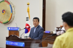 두번째 질의에 나선 김경수 시의원.