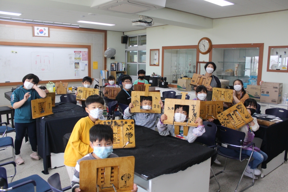 기산초등학교는 10월 28일(수), 전교생을 대상으로 2020학년도 꿈·끼 탐색주간 목공 체험활동을 실시하였다.