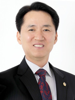 권  중  순(대전광역시의회 의장).