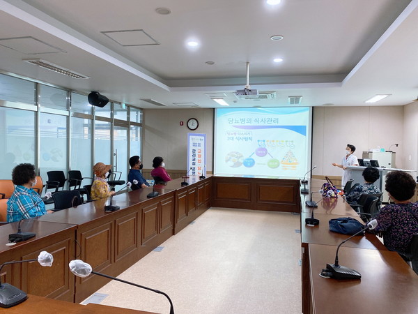 고혈압·당뇨 관리교실 운영(사진제공=부여군)