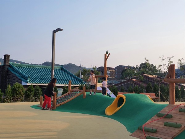 홍성군, 주민과 함께하는 도시재생사업...원도심 ‘기지개 활짝’남문동 빈집을 활용한 공원 조성사업