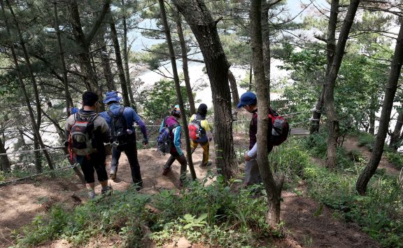 태안 솔향기길 을 찾은 관광객 모습