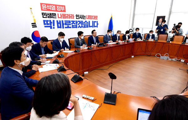 더불어민주당 박홍근 원내대표가 5일 오전 국회에서 열린 원내대책회의에서 발언하고 있다. [사진=국회사진기자단]