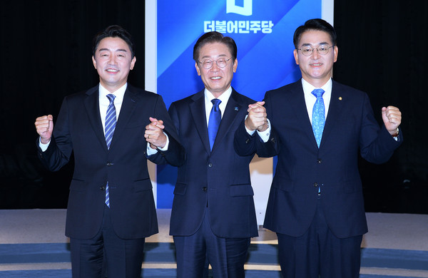 (좌측부터) 더불어민주당 강훈식·이재명·박용진 당 대표 후보. (사진=연합뉴스)