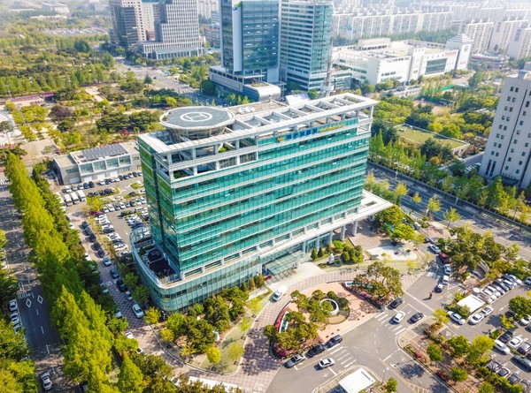 대전경찰청은 오는 24일 대전 중앙로 인근에서 열리는 대규모 집회로 교통 혼잡을 우려해 차량 우회와 안전을 당부했다.