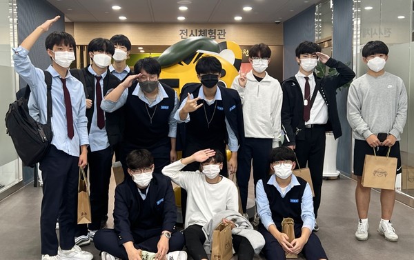 대전충남병무청은 대전 중앙고등학교 학생들에게 ‘지역사회와 함께하는 병역진로설계 체험·견학 프로그램’을 제공했다. (사진제공=대전충남병무청)
