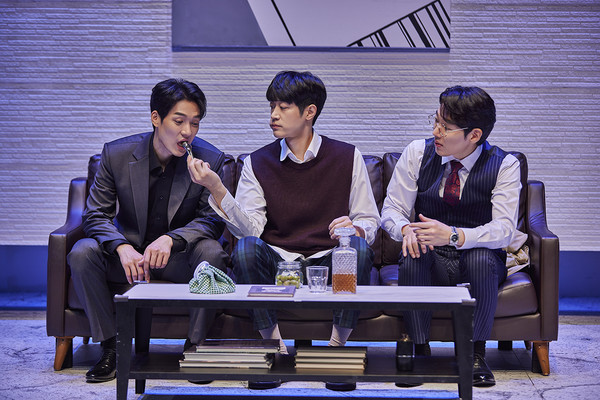 ‘페어별 N차 관람’ 연극 아트, 흥행 순항