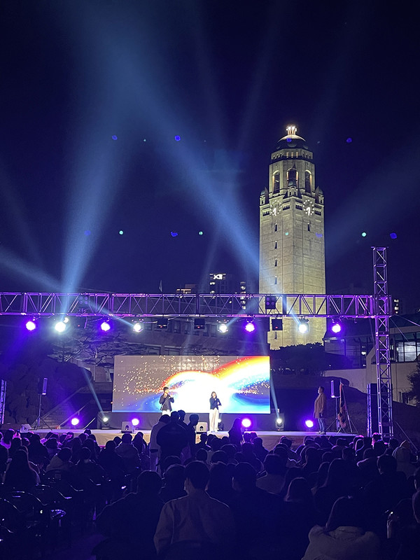 대전과학기술대학교는 지난 8일 교내 대운동장과 중앙광장에서 ‘DST 체육대회 및 가을문화제’ 행사를 개최했다. 이번 행사는 코로나로 인한 학생들의 지친 마음을 위로하고, 심리적·정서적 지원을 통해 명랑하고 즐거운 대학생활을 하기 위한 캠퍼스환경 조성과 학우들간 친목을 도모하는 행사로 진행됐으며 많은 학생들의 호응으로 성황리에 마무리 됐다. 