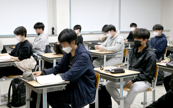 17일 서대전고등학교에서 수능에 임하고 있는 수험생들. (사진제공=대전교육청)