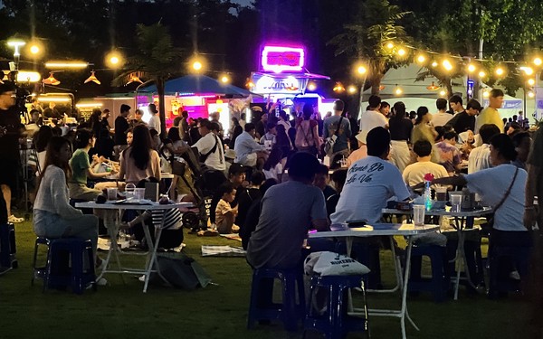 지난 18일 열린 ‘2023 대전 유성 재즈·맥주 페스타’에 다수의 인파가 모여있다. (사진=이연지 기자)