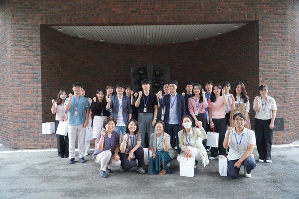 대전시 공무원 30여 명이 반도체 설계 기업인 LX세미콘 양재 캠퍼스를 방문했다.