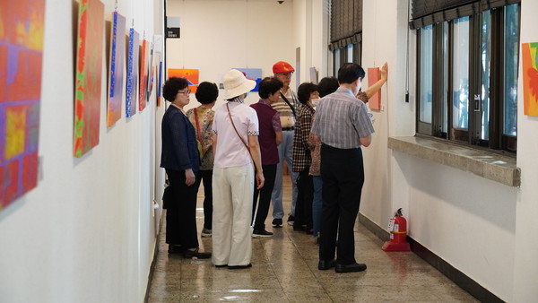 복도갤러리 디지털사진전(사진=대전시 사회혁신센터)