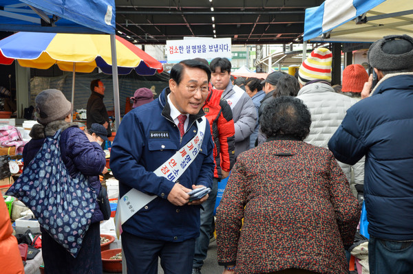 홍성군, 전통시장 찾아 물가안정 및 수산물 소비촉진 캠페인 펼쳐