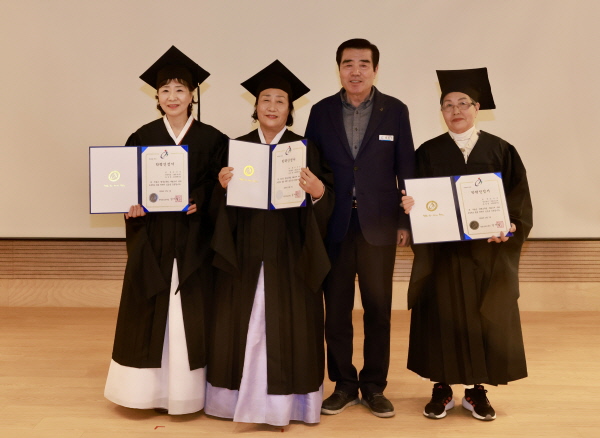 보령시, 초등학력인정 문해교육 이수자 졸업식