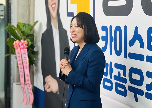 더불어민주당 황정아 대전 유성구을 후보가 16일 선거사무소 개소식에서 인사말을 전하고 있다. (사진=이연지 기자)