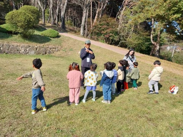 홍성군, 아토피·천식 예방 ‘어린이 숲 체험교실’ 운영  숲체험