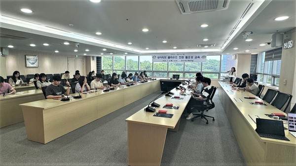 천안시는 4일 시청 중회의실에서 정보시스템 담당자를 대상으로 ‘네이티브 클라우드 전환 필요성’ 교육을 실시했다.