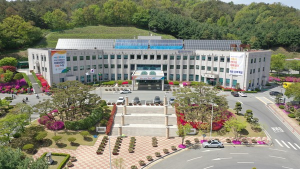 계룡시청 전경.