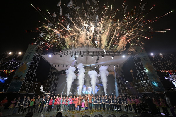 공주시가 오는 9월 28일 공주에서 개최되는 '제70회 백제문화제’에 대한 개막을 알리고 9일간의 일정을 통한 세부 프로그램들을 25일 발표했다.(사진=지난해 백제문화제 모습)