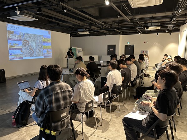 31일 천안시도시창조두드림센터 1층에서 ‘2024 천안시 도시재생 활성화 챌린지’ 중간워크숍을 개최했다.