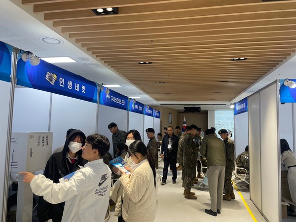 서천군은 지난 6일 군청 대회의실에 개최한 ‘서천 내일(job) 두드림’ 구인ㆍ구직 만남의 날 행사에 250여명의 구직자들이 방문하며 성공적으로 마무리했다.