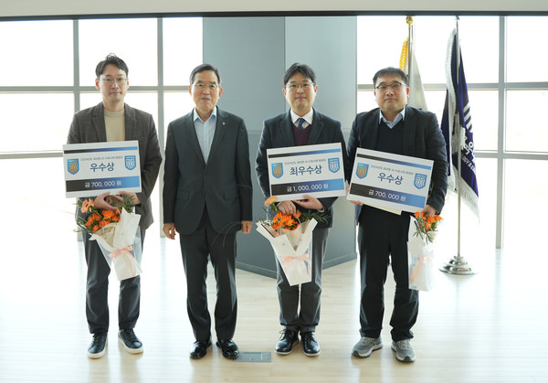 한국기술교육대학교는 12월 4일(수) 교직원 80여 명이 참석한 가운데 다담미래학습관에서 ‘생성형 AI 활용 교육 혁신 우수사례 공모전 발표회’를 개최했다.