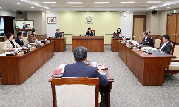 충남도의회 행정문화위원회는 14일 제358회 임시회 제1차 회의를 열고 지난 회기에 보류됐던 제1차 수시분 공유재산 관리계획안에서 내포 의료시설 건립 추진의 실행 가능성과 타당성 등을 점검하고 신중한 검토를 위해 부결했다.