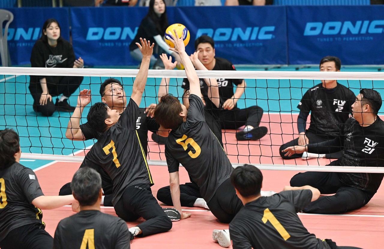 제31회 충남장애인체육대회에서 창단 이래 첫 우승을 거둔 홍성군장애인체육회 좌식배구팀. (사진제공=홍성군)