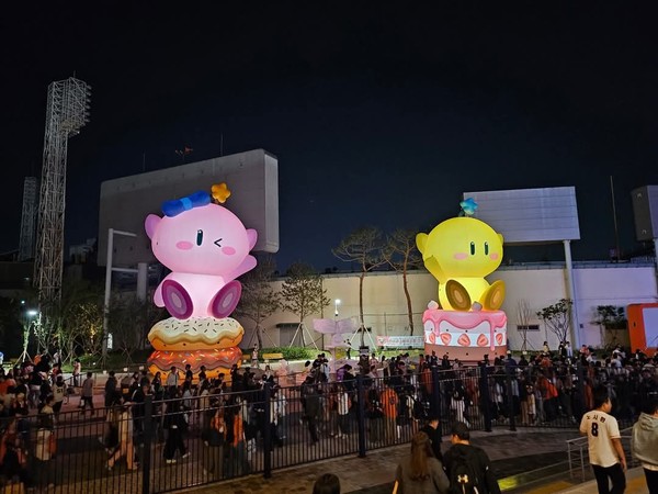 대전 한화생명 볼파크 꿈돌이·꿈순이 대형 공기조형물.(사진제공=대전시)