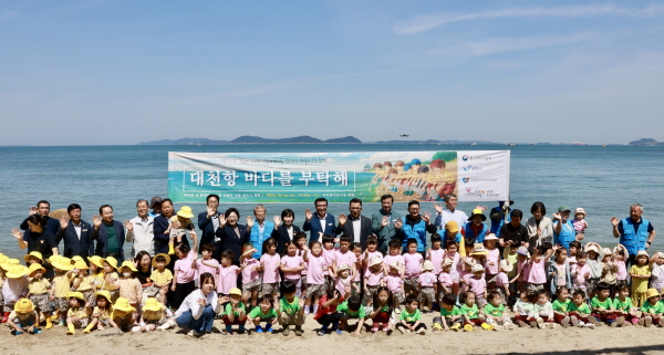 보령시, '바다를 부탁해' 치어방류 환경캠페인(사진제공= 보령시)