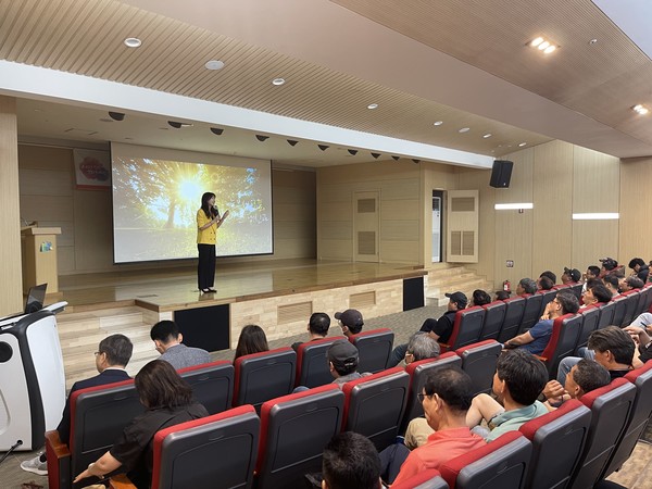 천안시가 탄소중립녹색성장 기본계획 추진을 위한 간담회를 실시하고 있다. (사진제공=천안시)