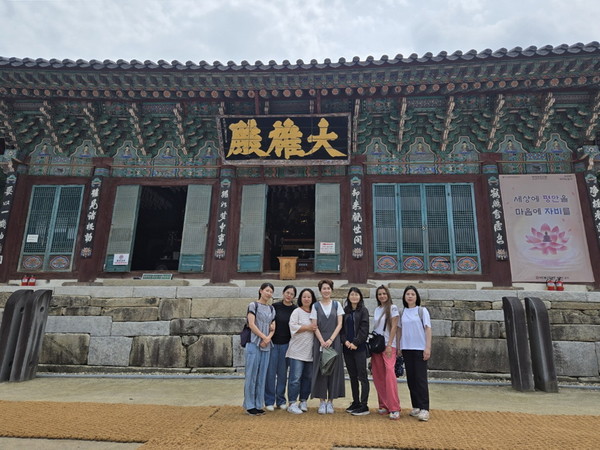 공주시는 공주시가족센터에서 운영 중인 ‘다문화가족 공주 문화 홍보단’을 통해 지역의 대표 사찰을 국내외에 알리고 있다고 2일 밝혔다.(사진제공=공주시)