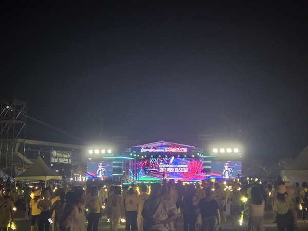 7일 저녁 충남도청 남문 다목적 광장에서 열린 충남교통방송 개국 축하 페스티벌.(사진= 우명균 기자)