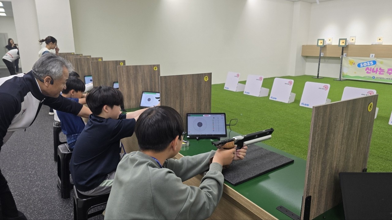 지역 연계형 거점형 늘봄센터 체육 분야의 레이저 사격 프로그램 현장. (사진제공=대전교육청)