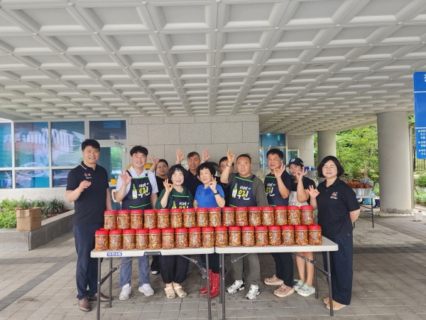 대천4동, 김치 나눔 봉사에 나선 한내자율방범대(사진제공= 대천4동)