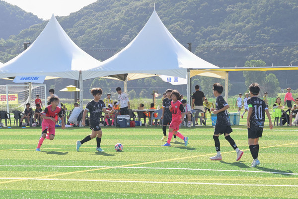 ‘2025 무령왕배 전국 유소년 축구 페스티벌’이 7월 21일부터 27일까지 7일간 공주시 쌍신축구장 일원에서 열린다.(사진제공=공주시)