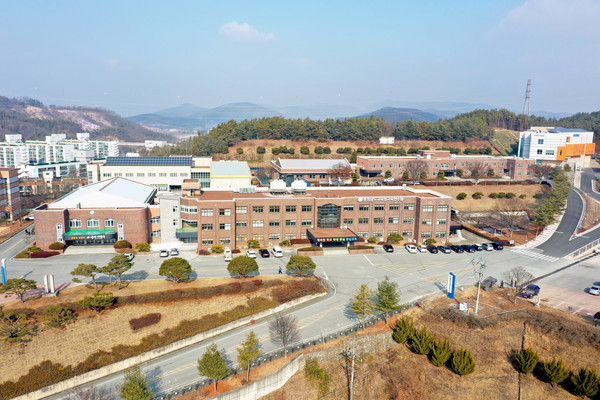 충남도교육청 교육연수원은 지역 유·초등 1급 정교사 대상의 자격연수를 24일 개최했다고 밝혔다.(사진=교육연수원 전경)