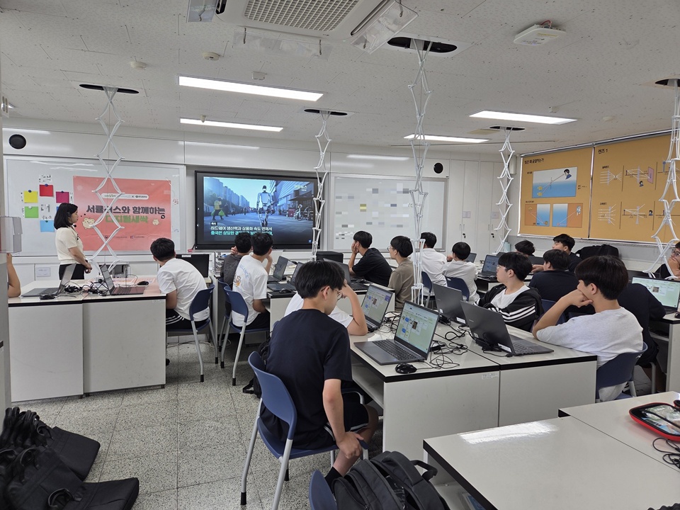 아산중학교, ‘로봇 연극 프로젝트’로 미래 교육의 지평을 넓히다(사진제공=아산중)