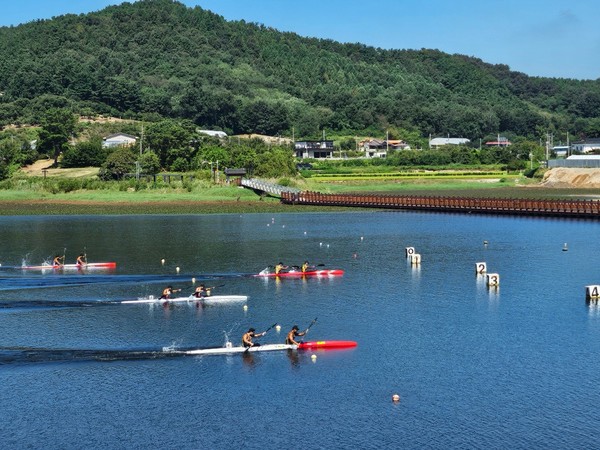 부여군 제 21회 백마강배 전국 카누 경기대회 개최(사진제공=부여군)