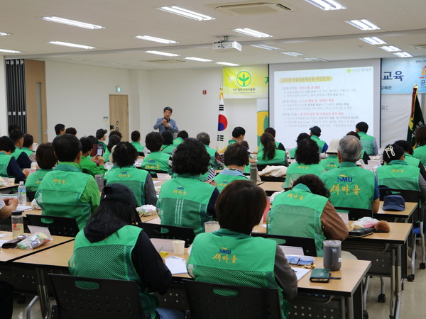 공주시새마을회는 25일과 26일 양일간 회원 및 주민 등이 참여된 가운데 '제5회 새마을지도자 교육'을 개최했다.(사진제공=공주시새마을회)