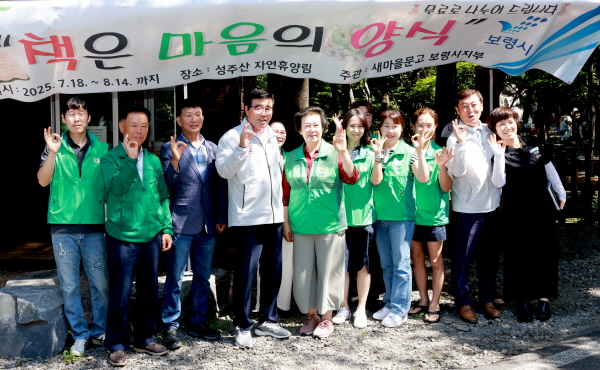 피서지 근무자 현장 격려에아선 김동일 보령시장(사진제공=보령시)