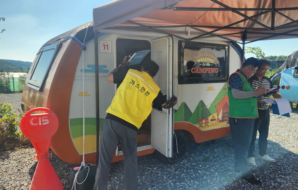 부여군, 여름철 성수기 대비 야영장 합동 안전 점검(사진제공=부여군)