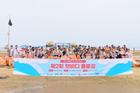 남면 마검포에서 진행된 ‘제2회 핫바디 플로깅’ 행사 모습.   (사진제공=태안군)