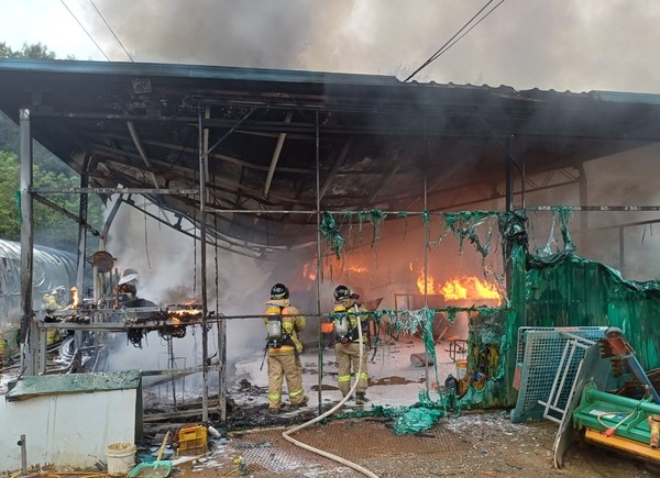 서산소방서, 부석면 창고 화재, 선제 대응으로 큰 피해 막아 (사진제공= 소방)