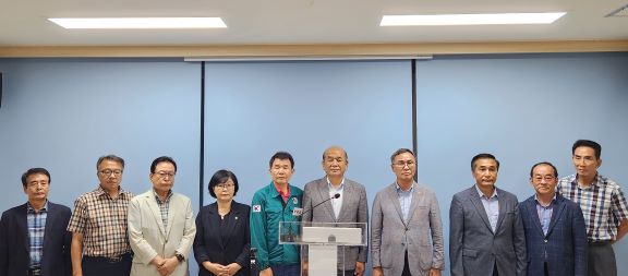 태안 국민의힘 지방의원 및 출마예정자, 상납의혹 가세로 태안군수 사퇴 요구 기자회견 (사진제공=김진권 의원)