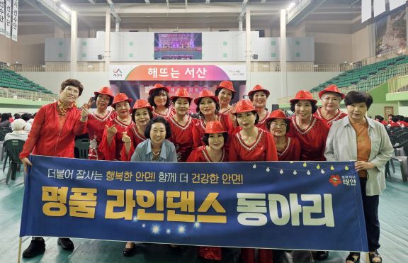 안면읍건강생활지원센터 ‘명품 라인댄스 동아리’ 회원들 모습.   (사진제공=태안군)