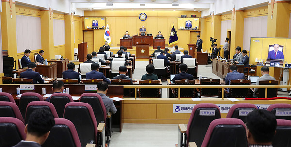                                               서산시의회, 제308회 임시회 개회 모습(사진제공= 의회)